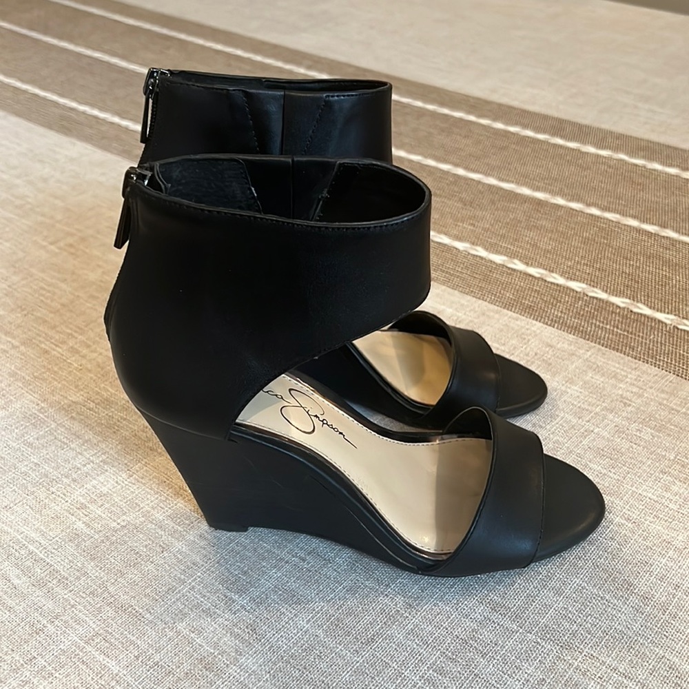 Jessica Simpson platform, high heels, sandals, black size 6